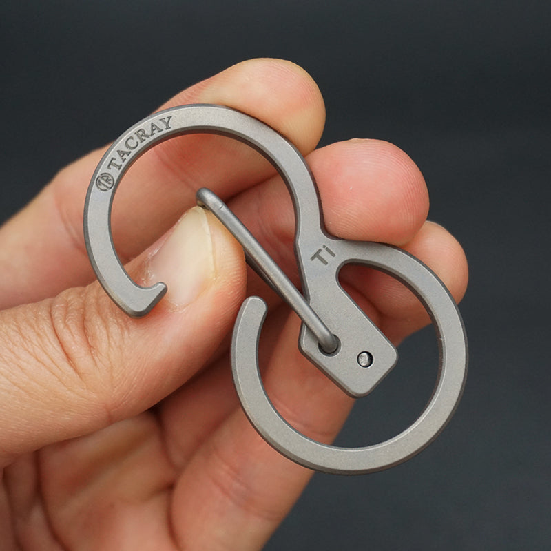 TACRAY Titanium Alloy 8-Shaped Keychain - Multifunctional Carabiner Portable EDC Car Key Ring (Lightweight Durable)