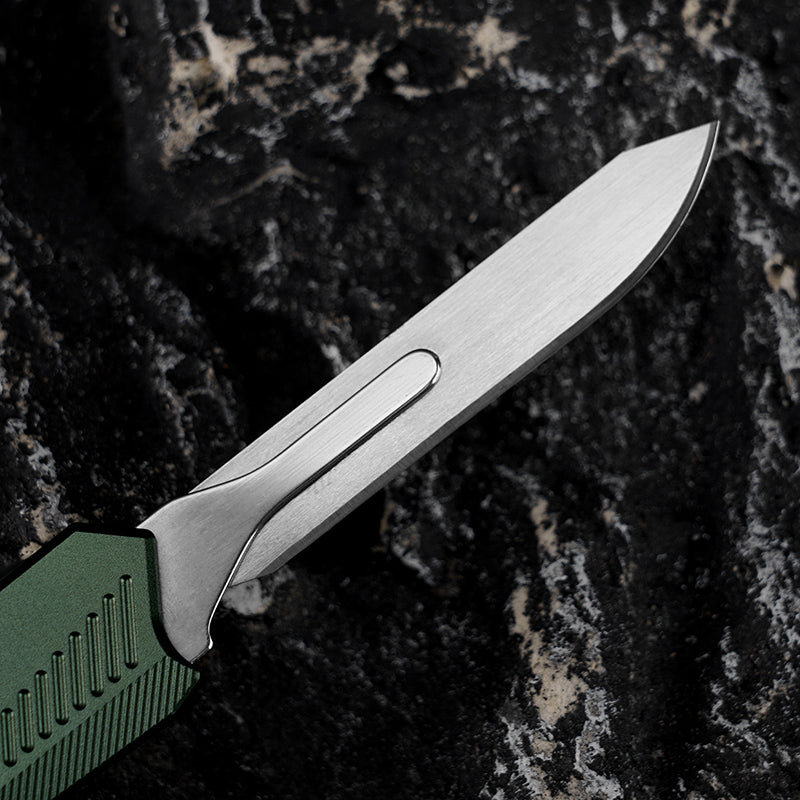 Aluminum Alloy Utility Knife With Green Handle Including 5 Stainless Steel Blades