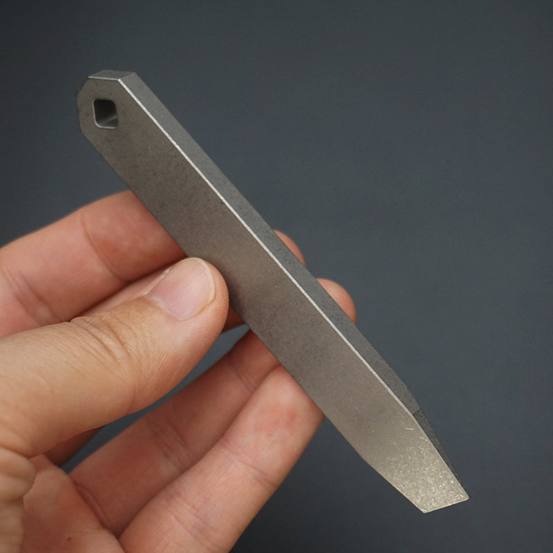 Portable Titanium Alloy Crowbar EDC Bottle Opener Screwdriver Portable Multifunctional Outdoor Emergency Tool